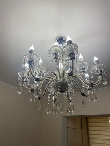 купить люстру в зал: Элегантная люстра с восемью рожками, выполненная в классическом стиле — 1