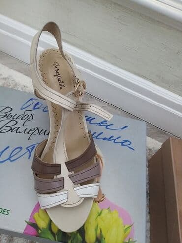шлепка: Босоножки, 37, Б/у, цвет - Бежевый, Самовывоз — 1