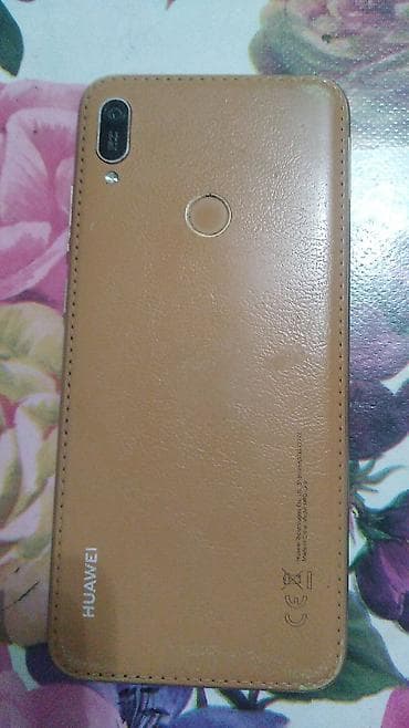 Huawei Y6, Б/у, 32 ГБ, цвет - Коричневый, 2 SIM