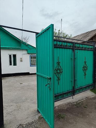 Дом с двориком и надворными постройками - Участок с широкими