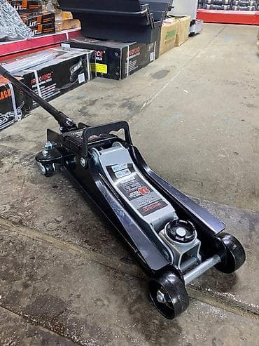 Контейнеры: Гидравлические домкраты для автомобиля В ассортименте: - Подкатной — 6