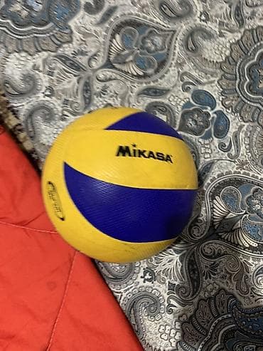 Волейболный мяч только дома ноходился на улице не разу не был at lalafo.kg Волейболный мяч только дома ноходился на улице не разу не был