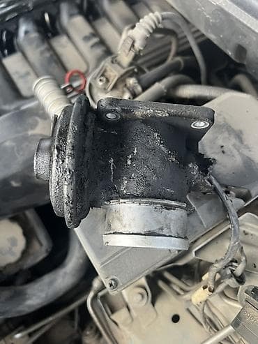 Клапан двигателя BMW 2002 г.