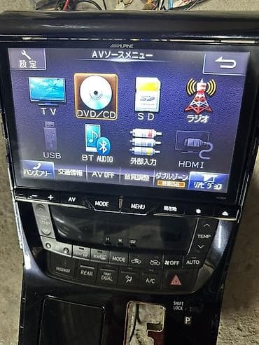 Штатная мультимедийная система Alpine Perfect для Toyota Vellfire