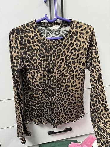 леопардовые вещи: Лонгслив, цвет - Бежевый — 1