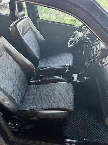 Продажа авто: Volkswagen Golf: 1992 г., 2 л, Механика, Хэтчбэк — 9