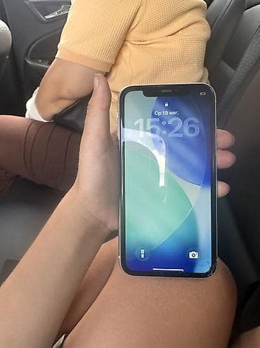 телефоны с триггерами: IPhone 11, белый цвет. Основные характеристики: - Экран 6.1" Liquid — 3