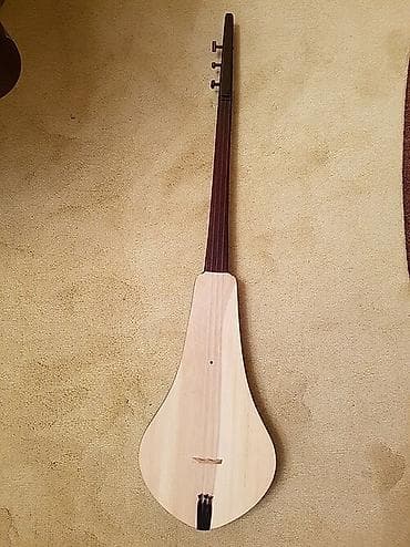 гитара балыкчы: Классический музыкальный инструмент Комуз — 1