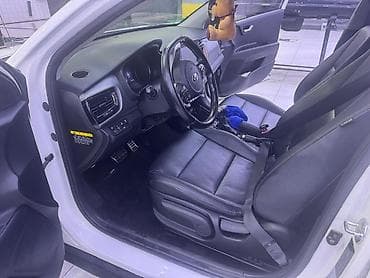 Продажа авто: Kia Stonic: 2020 г., Автомат, Кроссовер — 3