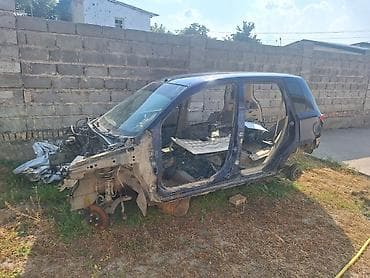 мотор на авто: Кузов Mazda Demio 2003, темно‑синий, под разбор или как донор. Состав — 6