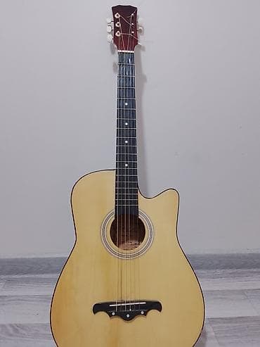 Акустическая гитара с вырезом (cutaway). - Корпус формы дредноут с
