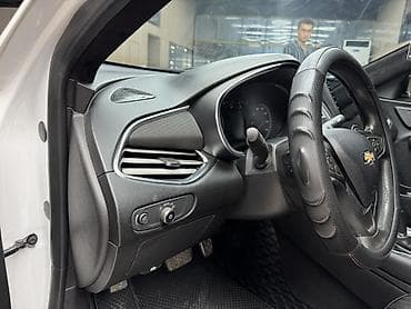 lexus e: Chevrolet Malibu: 2017 г., Бензин, Седан — 8