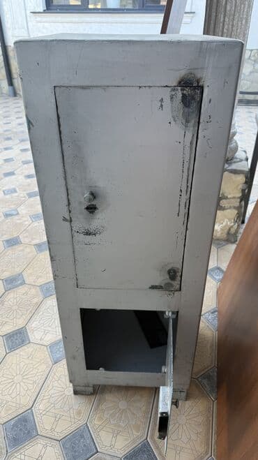 металлический шкаф с полками: Металлический сейф/шкаф для хранения - Материал: цельнометаллический — 1