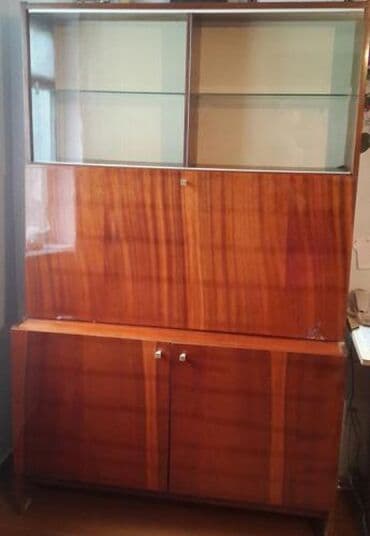 Шкаф письменный раскладной, очень удобный и ничего не пылится