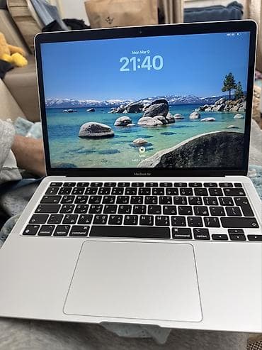 Ноутбуки Apple (MacBook): Apple MacBook Air 13" - Экран Retina с тонкими рамками. На одной из — 3