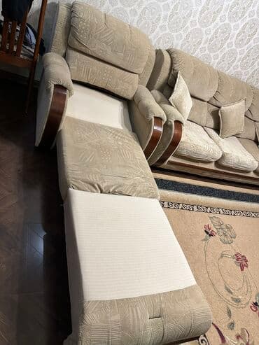 диван два кресла столик: Продаю мягкую мебель, отделка по бокам из красного дерева — 2