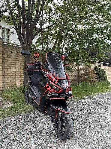 Макси-скутер Yamaha, 150 куб. см, Бензин, Б/у — 1