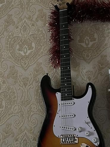 Музыкальные инструменты: Электрогитара типа Stratocaster + гитарный комбоусилитель Описание — 1