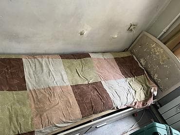 кровать односпальная деревянная: Односпальная кровать, Б/у, С ящиком для хранения, длина - 182 см — 1