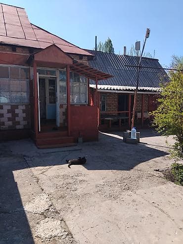 Продаётся частный дом с большим участком и плодовым садом. -