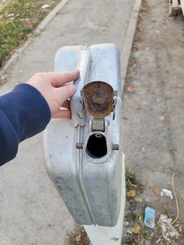 горелка под казан: Канистры алюминиевые. 2 шт 20 литровые целые по 1200 за шт. 2 шт 20 — 7