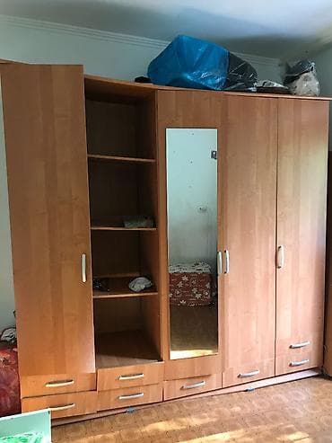 Шкаф в полуаварийном состоянии бесплатно. Вы сами должны приехать at lalafo.kg Шкаф в полуаварийном состоянии бесплатно. Вы сами должны приехать