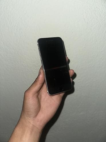 i phon: IPhone SE 2020, Б/у, 128 ГБ, Белый, 75 % — 2