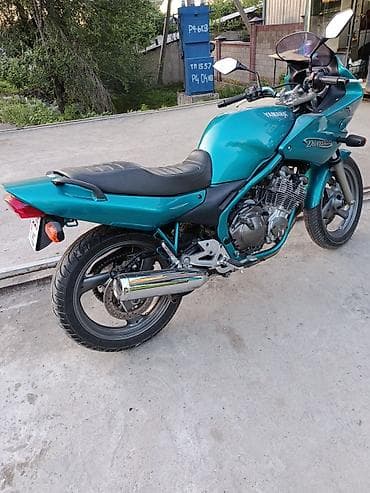 цилиндры: Классический мотоцикл Yamaha, 600 куб. см, Бензин — 8