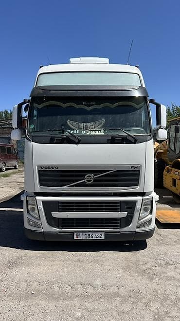 Тягач, Volvo, Тентованный