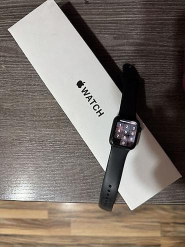 Apple Watch (40 мм), корпус Space Gray, ремешок силиконовый M/L