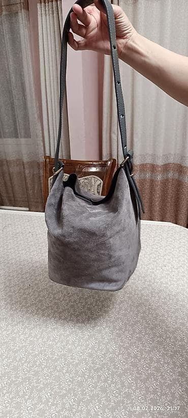 Классическая сумка, Италия, Материал: Замша, Регулируемый ремень, Женские, Б/у