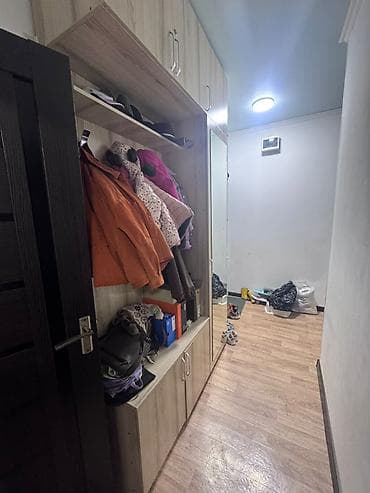 уголок цена 2000: Прихожая-гарнитур с открытой вешалкой, шкафами и зеркалом - — 2