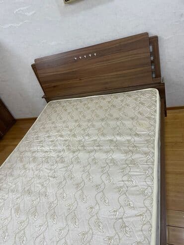 спалный кровать бу: Продаётся стильная и прочная кровать. Материал - натуральное дерево с — 3