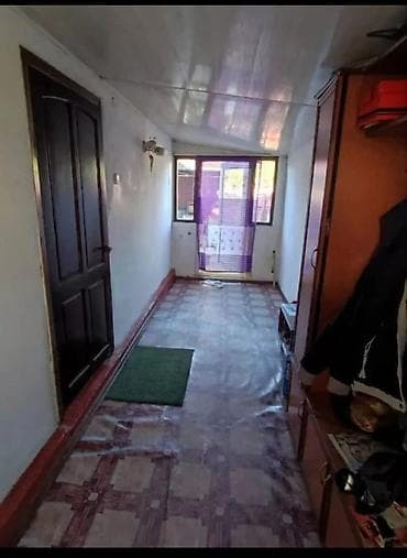 Продажа полдома: Продается полдома в маевке(до трассы 2 минуты) 4 сотки. Имеется две — 8