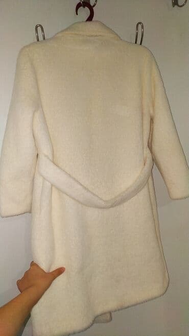 Киреге берилүүчү кийимдер: Пальто альпака размер M 1200сом — 2