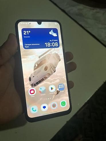 ми 10 с: Смартфон Android с каплевидным вырезом экрана и тонкими рамками — 5
