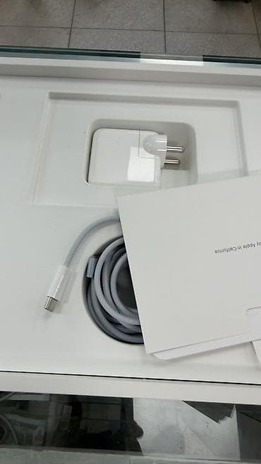 iphone 13mini: MacBook Air 13.6" (цвет: Starlight/голубой,) M5 chip 16/512 Процент — 4