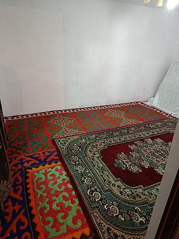 двухэтажные дома: Сдаются две отдельные комнаты с прихожей в одноэтажном доме. В одном — 3