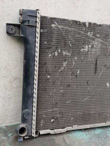 системы охлаждения кронштейны: Радиатор охлаждения двигателя BMW E28, 520i, 1986г.в. Оригинал BEHR — 4