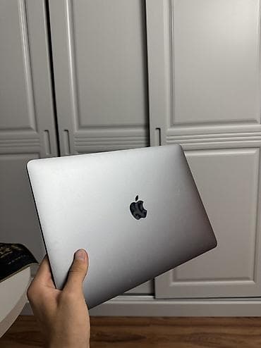 apple macbook m2: Продаю макбук М1 2020 Все функции работают нифигово, отпечаток — 2