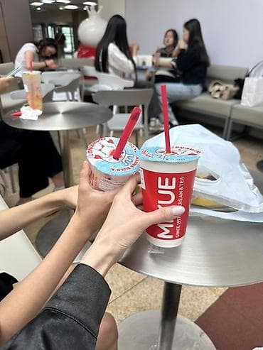 Здаю комнату 21тысям Восток 5 все необходимые есть для проживание at lalafo.kg Здаю комнату 21тысям Восток 5 все необходимые есть для проживание