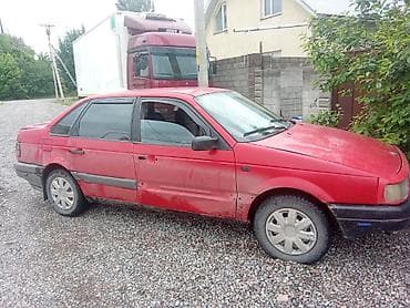 Унаа сатуу: Volkswagen Passat: 1989 г., 1.8 л, Кол менен иштөөчү, Бензин, Седан — 2