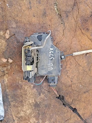 Замок двери Audi 2000 г., Б/у, Оригинал — 1