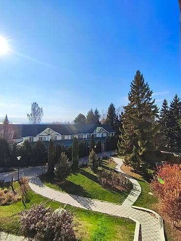 выход к речке: Коттедж в загородном комплексе у воды Описание: - Двухэтажный коттедж — 4