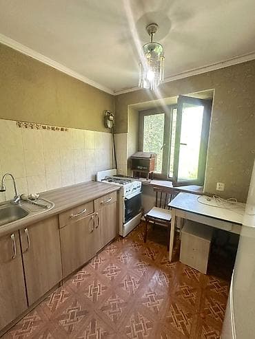 Недвижимость: 1 комната, 30 м², Хрущевка, 3 этаж, Старый ремонт — 1
