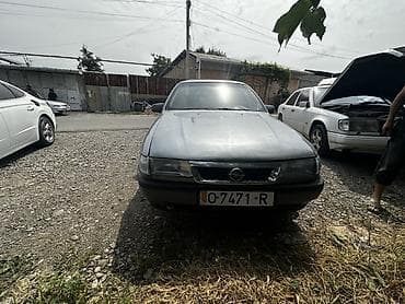byd e9 2025: Opel Vectra: 1993 г., 1.6 л, Механика, Бензин, Хэтчбэк — 6