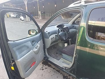 rex sprinter: Toyota Yaris Verso: 2000 г., Автомат — 7