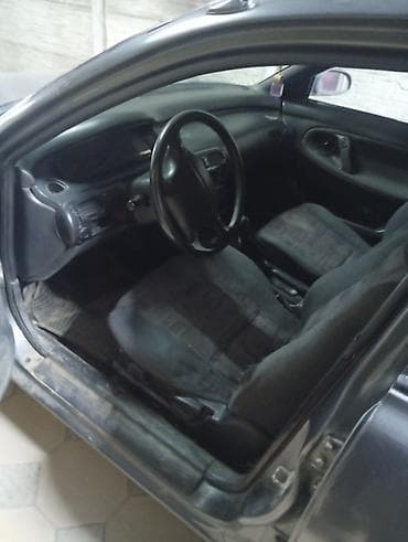 Mazda 626: 1994 г., 1.8 л, Механика, Бензин, Седан