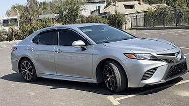 Toyota Camry: 2018 г., 2.5 л, Вариатор, Гибрид, Седан