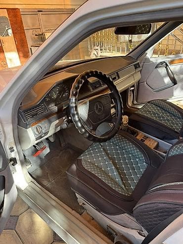 Mercedes-Benz W124: 1993 г., 2 л, Универсал — 10
